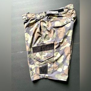 Salty Crew men’s hybrid fishing shorts